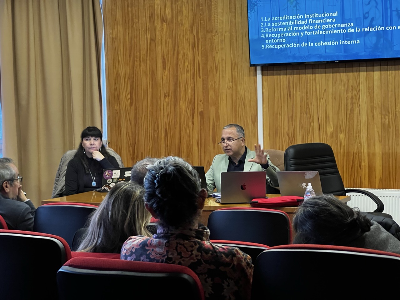 Candidato a rector, Dr. Egon Montecinos, planteó 4 desafíos al área médica de la Universidad, durante visita a la Facultad de Medicina